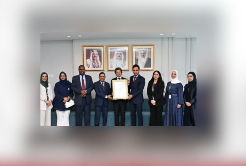 <p><em><strong>NHRA officials, dignitaries and participations at the function of certificate distribution</strong></em></p>
<p>National Health Regulatory Authority (NHRA) Chief Executive Dr Ahmed Al Ansari presented national accreditation certificates to several healthcare institutions, including Al Salam Specialist Hospital, Al Hilal Premier Segaiya Hospital and Nadhara Centre, which received Diamond Classification.</p>